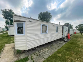 Cosy 8 Berth Caravan At Highfield Grange Holiday Park In Essex Ref 26724Wr